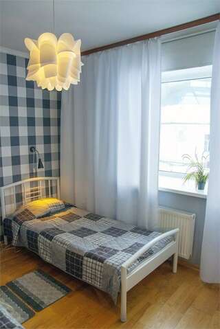 Мини-отель Три зайца Мурманск Двухместный номер с 2 отдельными кроватями и общей ванной комнатой-1