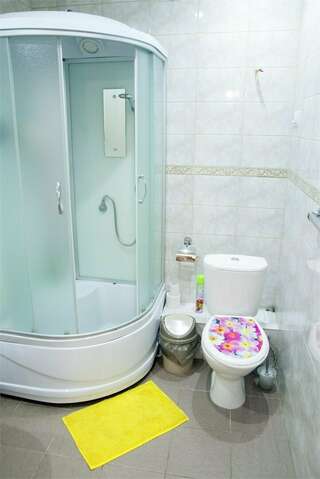 Мини-отель Три зайца Мурманск Двухместный номер с 1 кроватью и общей ванной комнатой-4