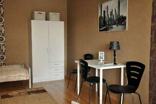 Мини-отель Три зайца Мурманск Трехместный номер с общей ванной комнатой-2