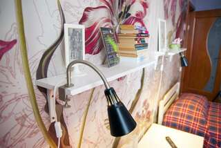 Мини-отель Три зайца Мурманск Двухместный номер с 2 отдельными кроватями и общей ванной комнатой-5