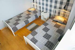 Мини-отель Три зайца Мурманск Двухместный номер с 2 отдельными кроватями и общей ванной комнатой-2