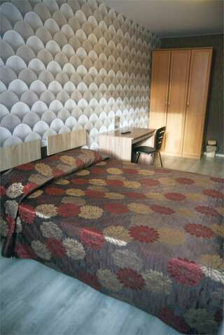 Мини-отель Три зайца Мурманск Двухместный номер с 1 кроватью и общей ванной комнатой-3