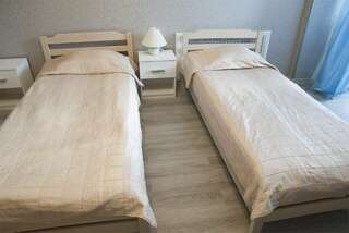 Мини-отель Три зайца Мурманск Трехместный номер с общей ванной комнатой-6